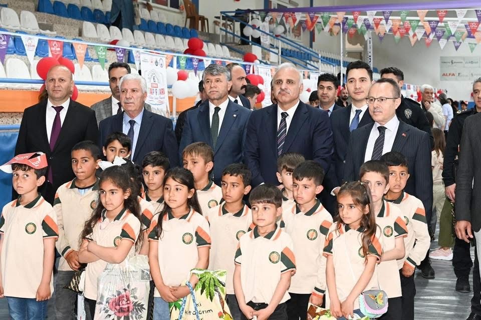 Vali Zorluoğlu &Ccedil;ermik kitap fuarını ziyaret etti