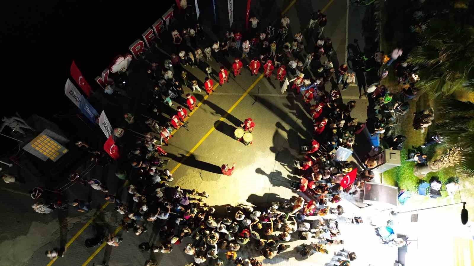 K&ouml;rfez&rsquo;de yaz akşamları mehteran ve "Hababam Sınıfı" ile renklendi