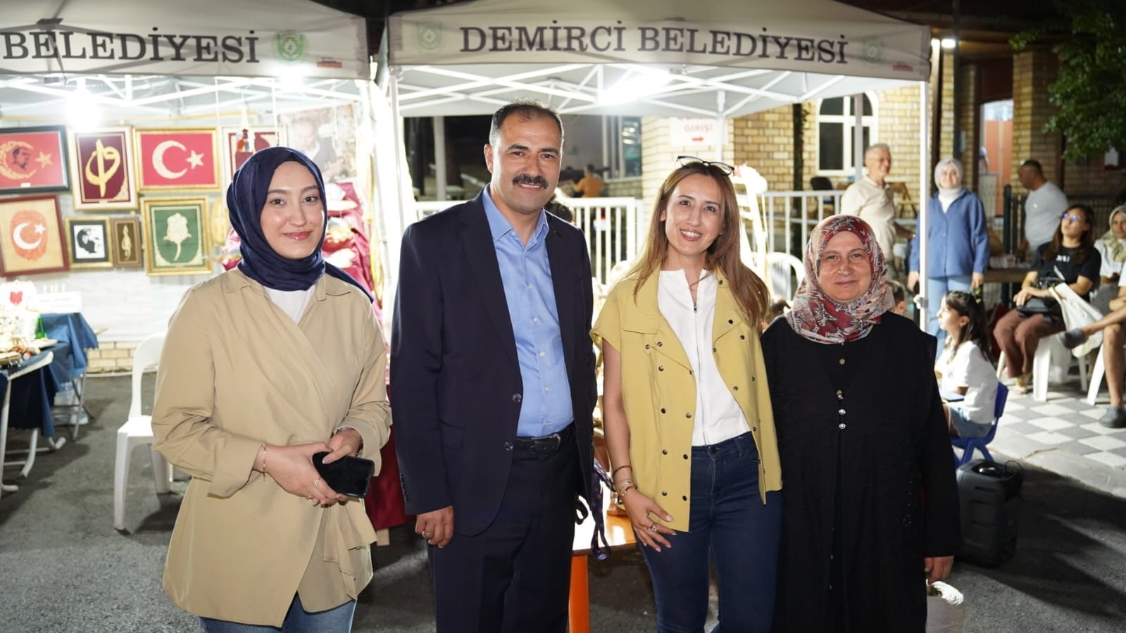 Minikler ilmek ilmek halı dokudu