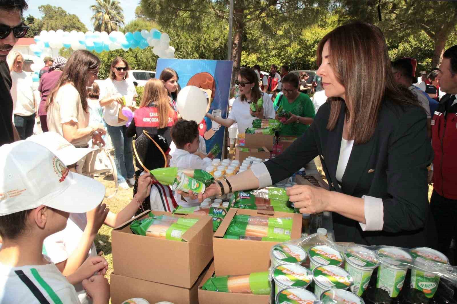 &Ccedil;anakkale&rsquo;de miniklerle D&uuml;nya S&uuml;t G&uuml;n&uuml; kutlaması