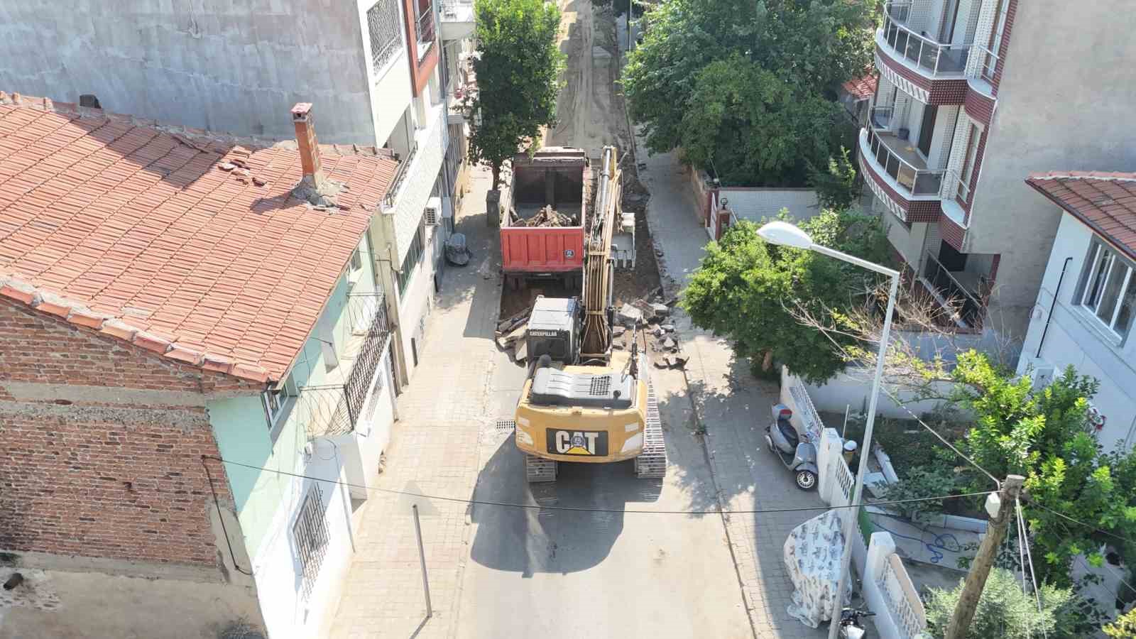 Nazilli’de 6 sokakta eş zamanlı asfalt mesaisi