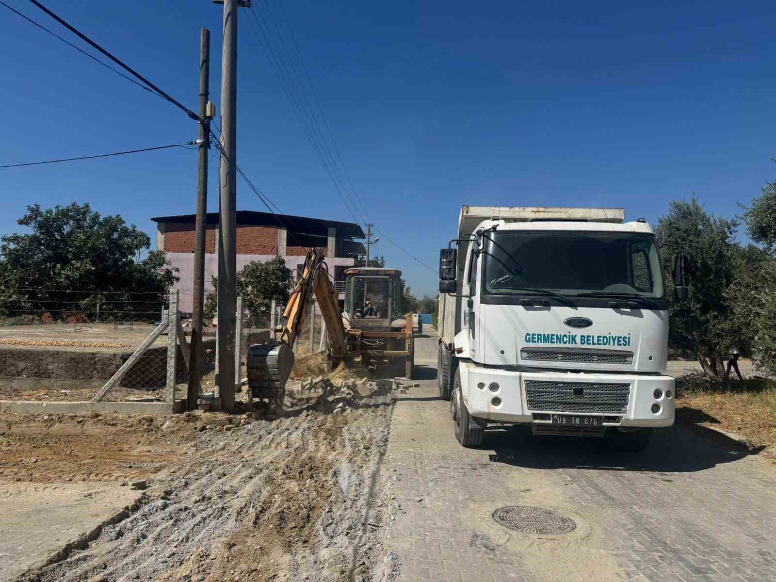 Germencik’te cadde ve sokaklarda çalışmalar hız kesmeden sürüyor
