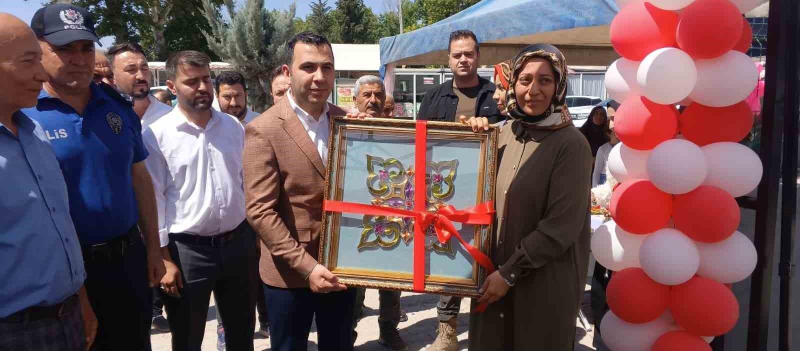 Kaymakam Algın, ADEM yıl sonu sergisine katıldı