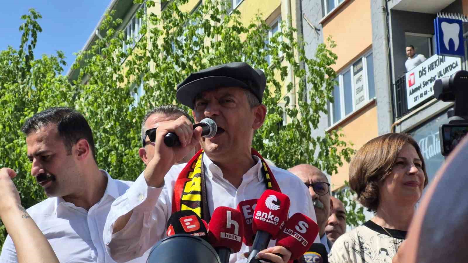 Özgür Özel’in Eskişehir programında koruma krizi: Aynı koruma yine basını hedef aldı