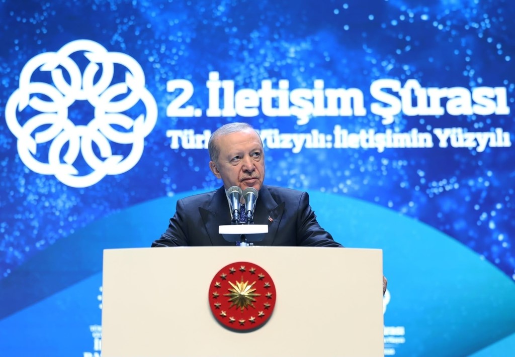 Rekt&ouml;r &Ouml;z&ouml;l&ccedil;er, 2. İletişim Ş&ucirc;rası&rsquo;na Katıldı