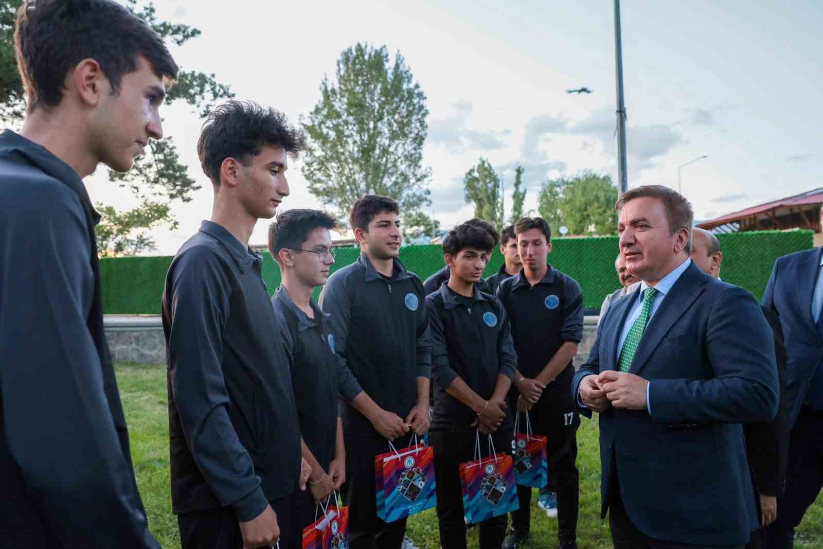 Erzincan Fen Lisesi Futbol Takımı Türkiye finalleri yolunda