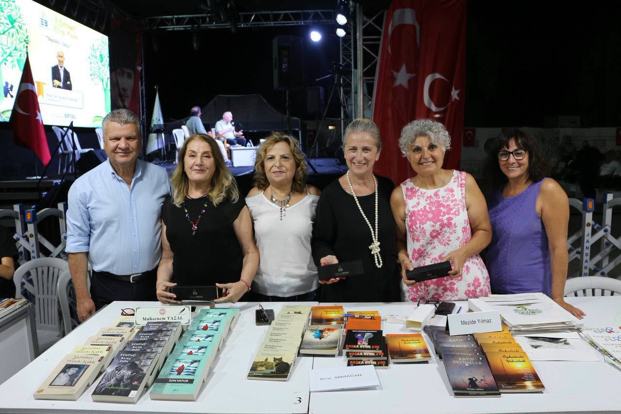Edremit Kitap Fuarı’nda dördüncü gün de kültür ve sanatla dolu geçti