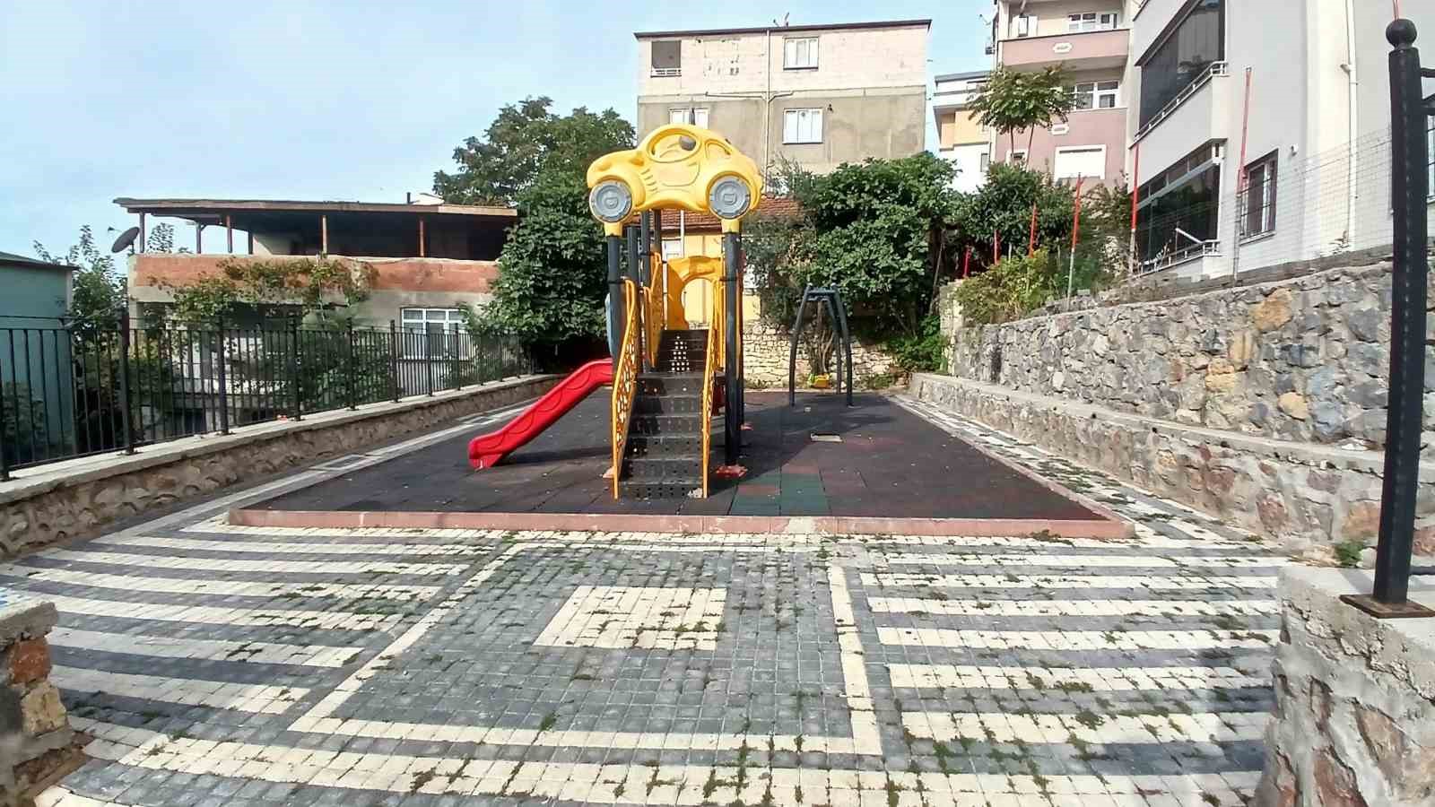 Dilovası&rsquo;nda parklar ve oyun alanları yenileniyor