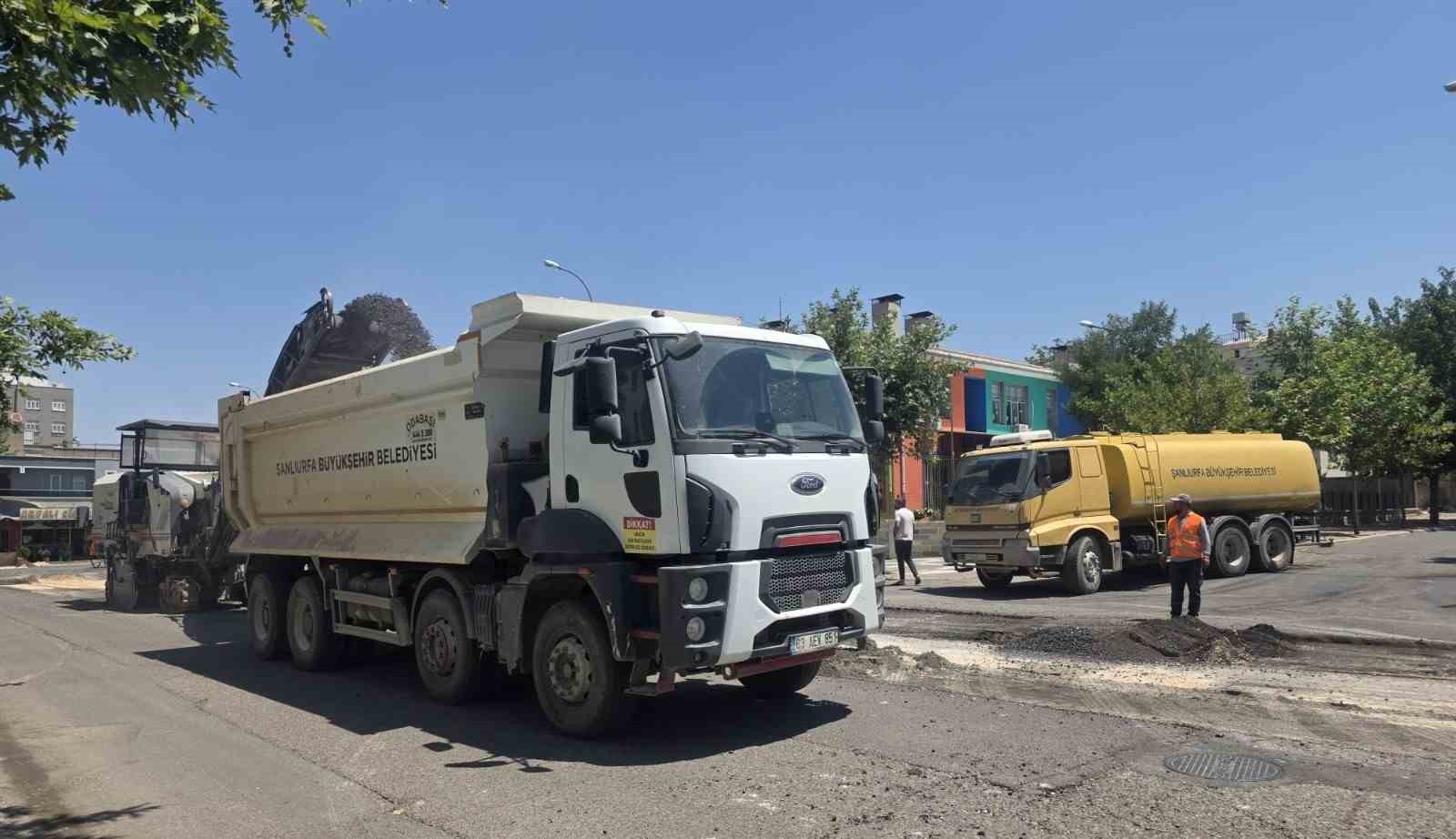 Büyükşehir Siverek merkezinde asfaltlama çalışması yaptı