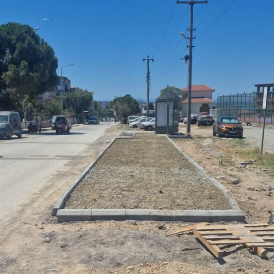 Ayvalık’ta yol bakım ve onarım çalışmaları aralıksız sürüyor