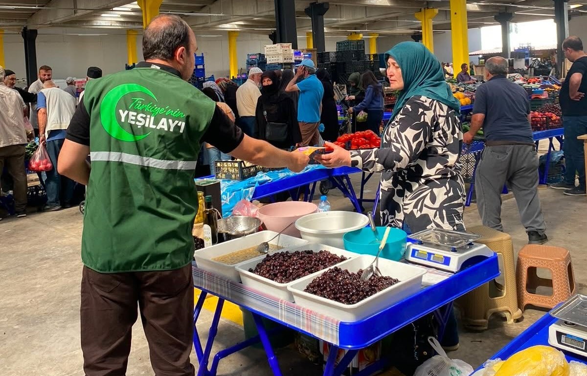 Halk pazarında bağımlılıklara karşı farkındalık çalışması