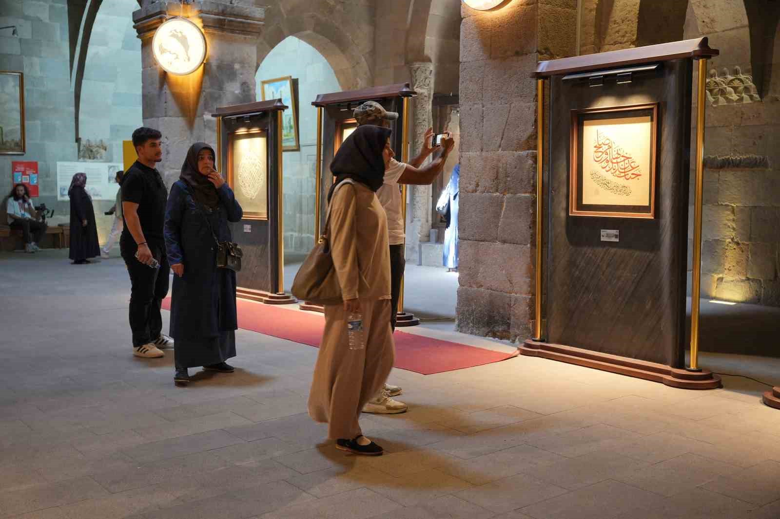 Erzurum’da festivalin ritmi sanatla tutuldu