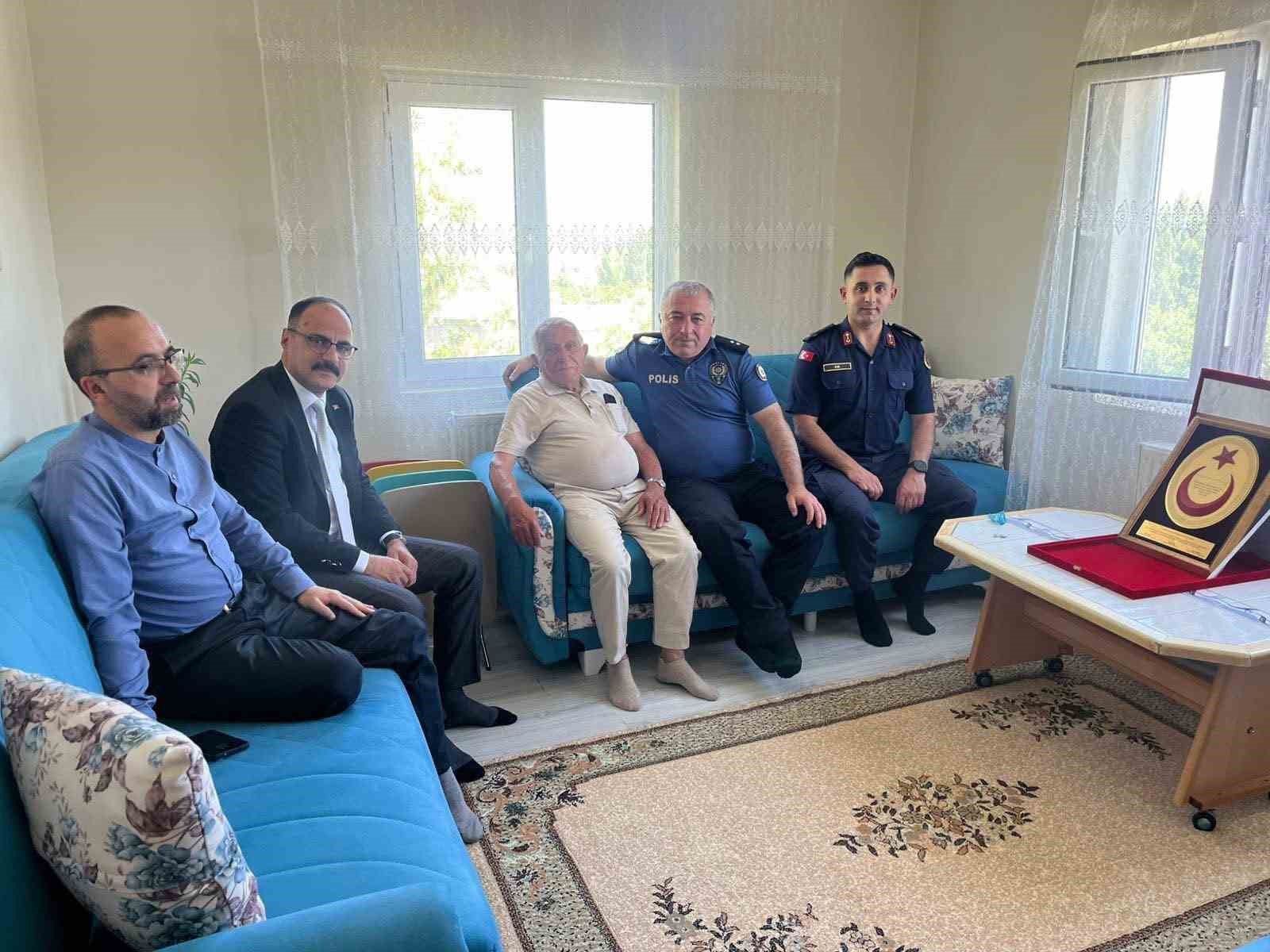 Tomarza’da şehit babalarına ’Babalar Günü’ sürprizi