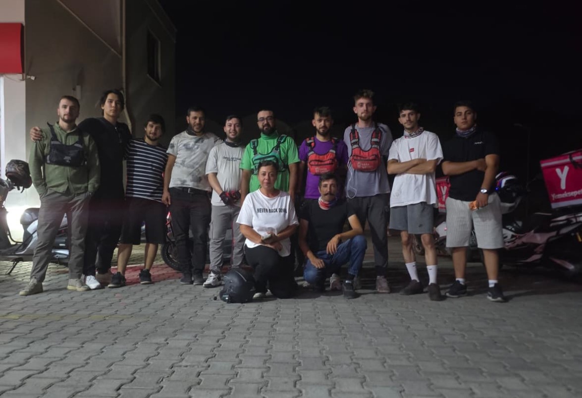 Alanya&rsquo;da motokuryeler ekiplere malzeme yardımı i&ccedil;in seferber oldu
