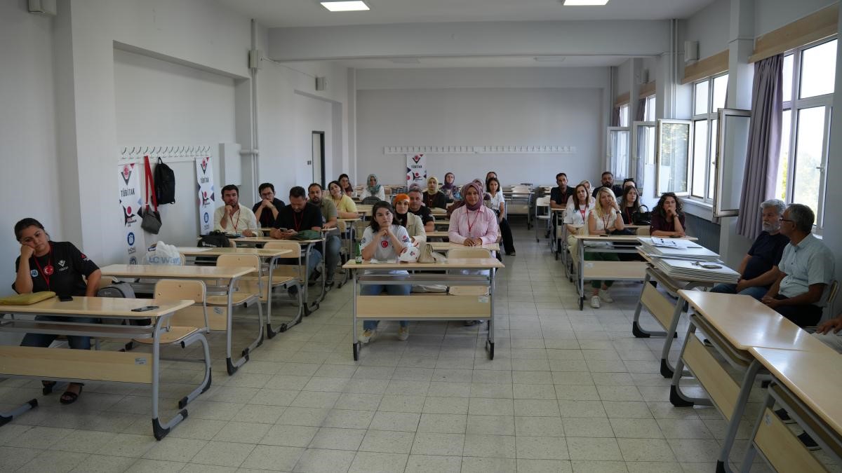 Yapay zeka okuryazarı öğretmen akademisi programı sona erdi