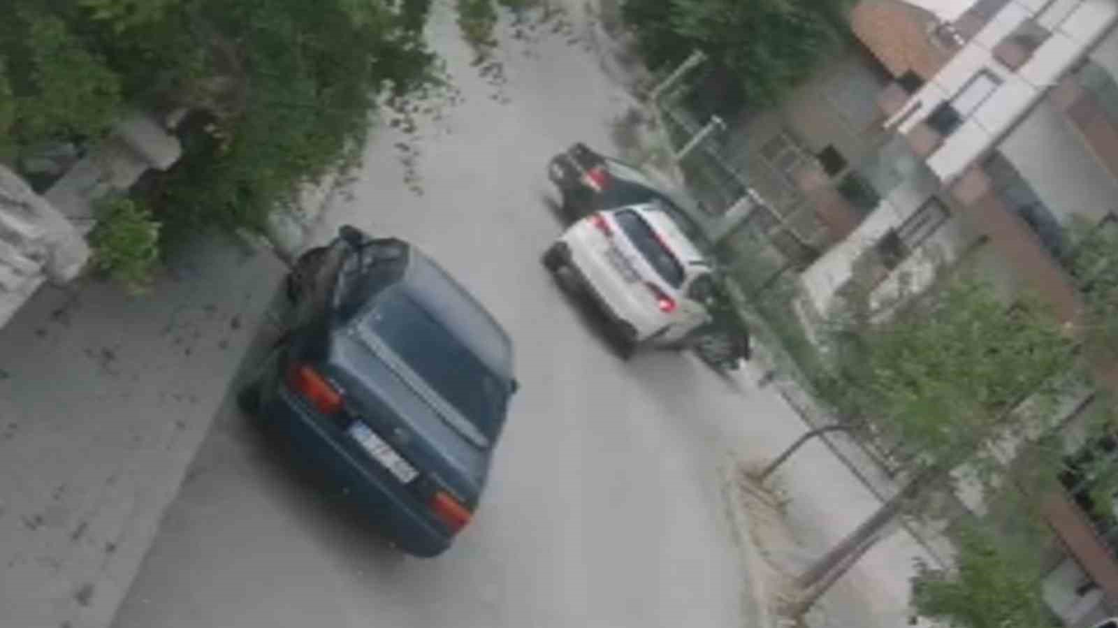 Karaman&rsquo;da maddi hasarla atlatılan kaza kameraya yansıdı