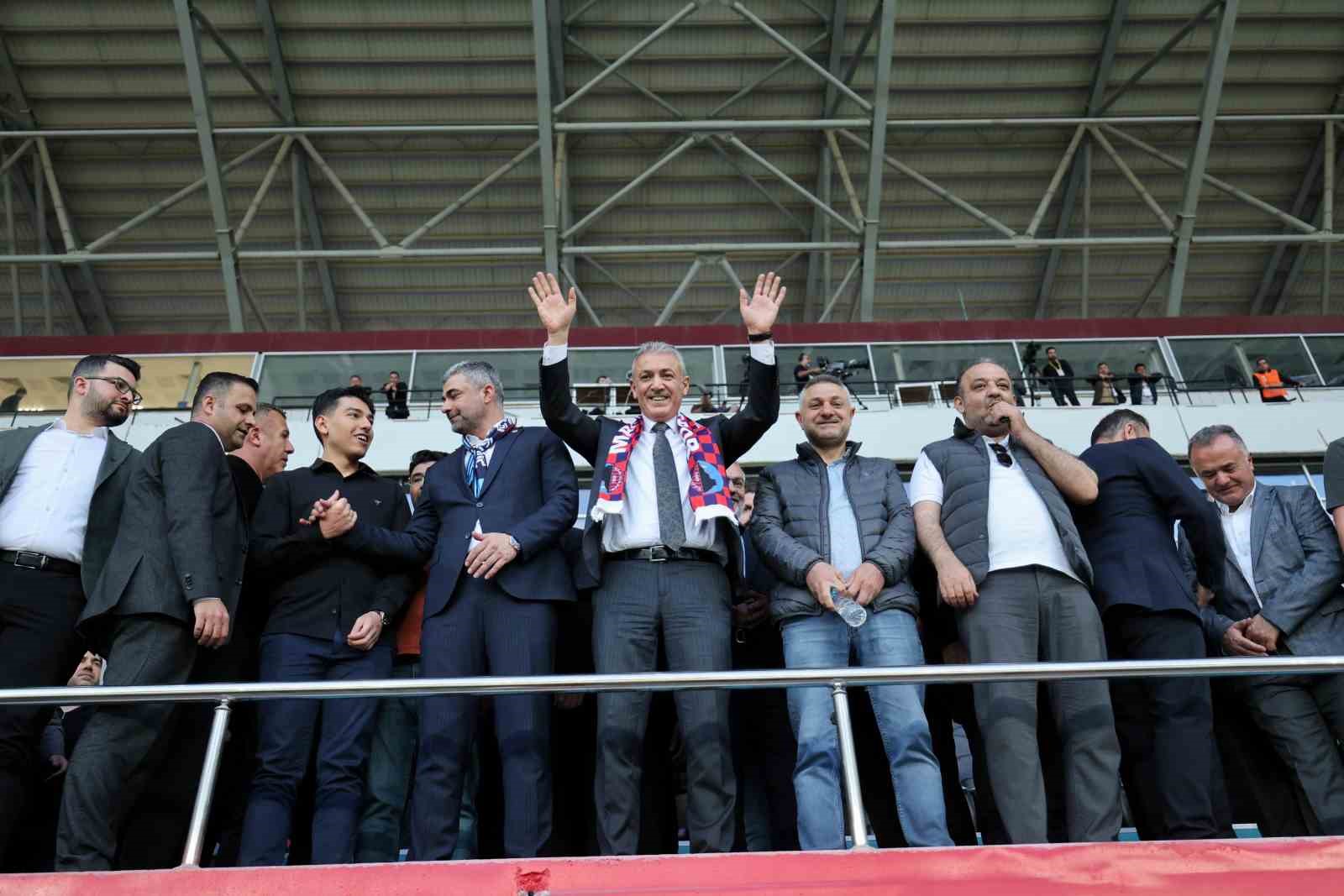 Elazığlı Vali Akkoyun’a ’Babalar sözünü tutar’ jesti