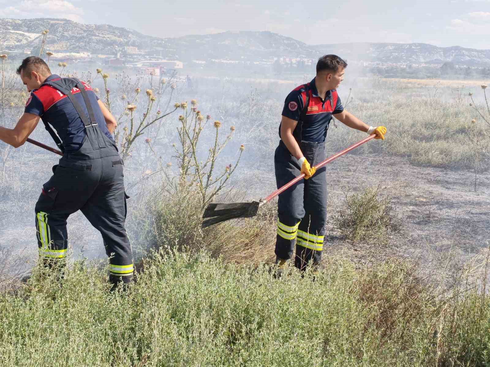 Burdur’da arazi yangınında 20 dekarlık alan kül oldu
