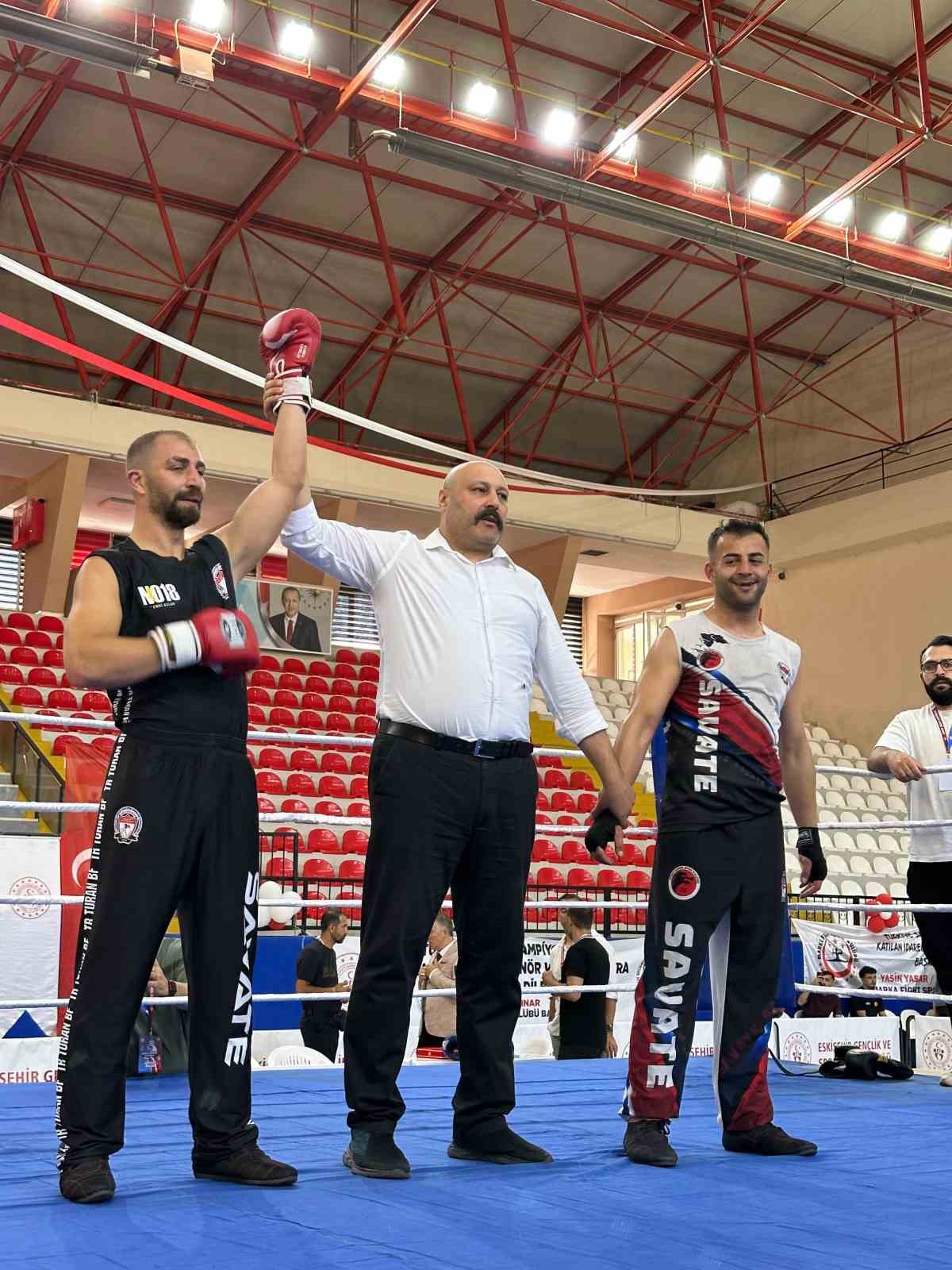 &Ccedil;ankırılı gen&ccedil; sporcular, savate sporunda başarılarıyla g&ouml;z dolduruyor