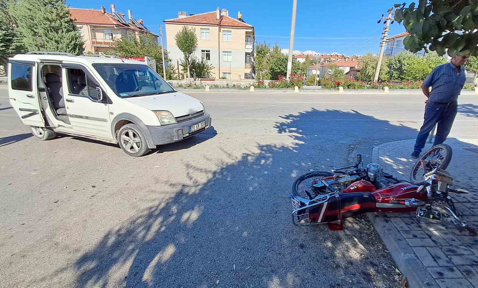 Karaman’da hafif ticari araçla motosiklet çarpıştı: 1 yaralı