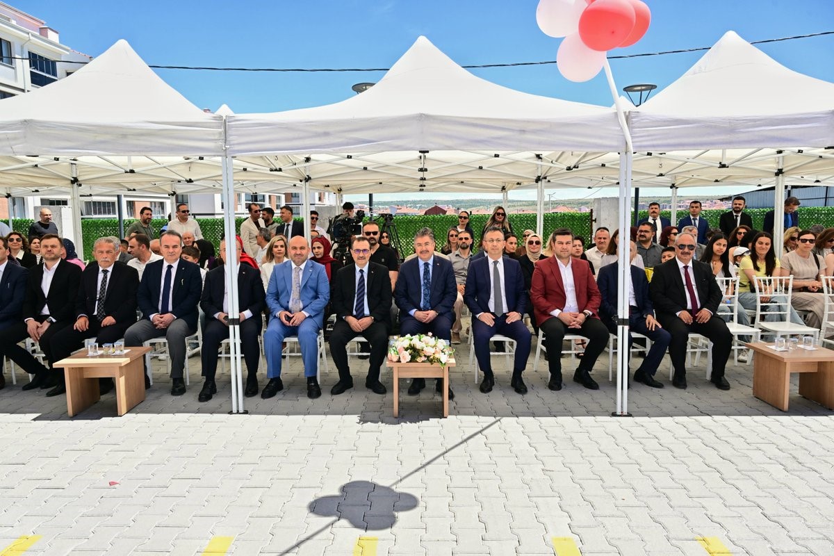 Eskişehir’de 24 Kasım İlkokulu düzenlenen törenle hizmete açıldı