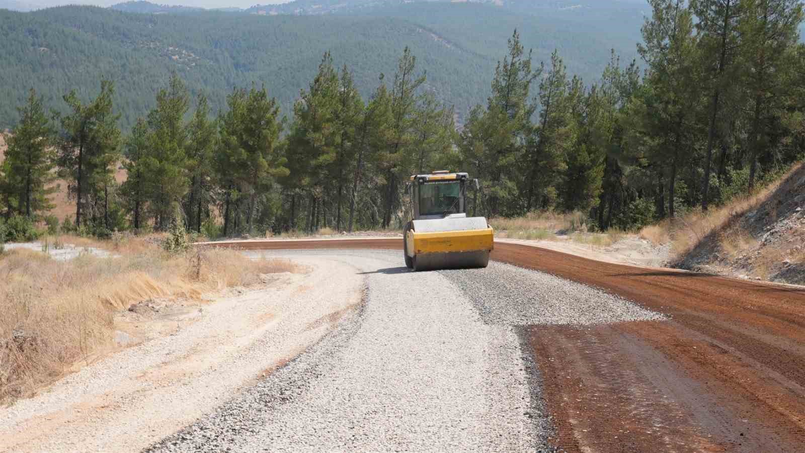 Dursunbey&rsquo;de Başkan Akın&rsquo;ın s&ouml;z verdiği yol tamamlandı