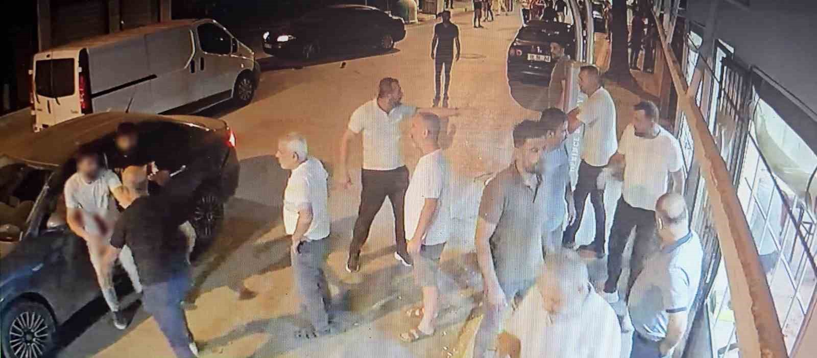 Kocaeli’de 2’si ağır 5 kişinin yaralandığı kavganın dehşete düşüren görüntüleri ortaya çıktı