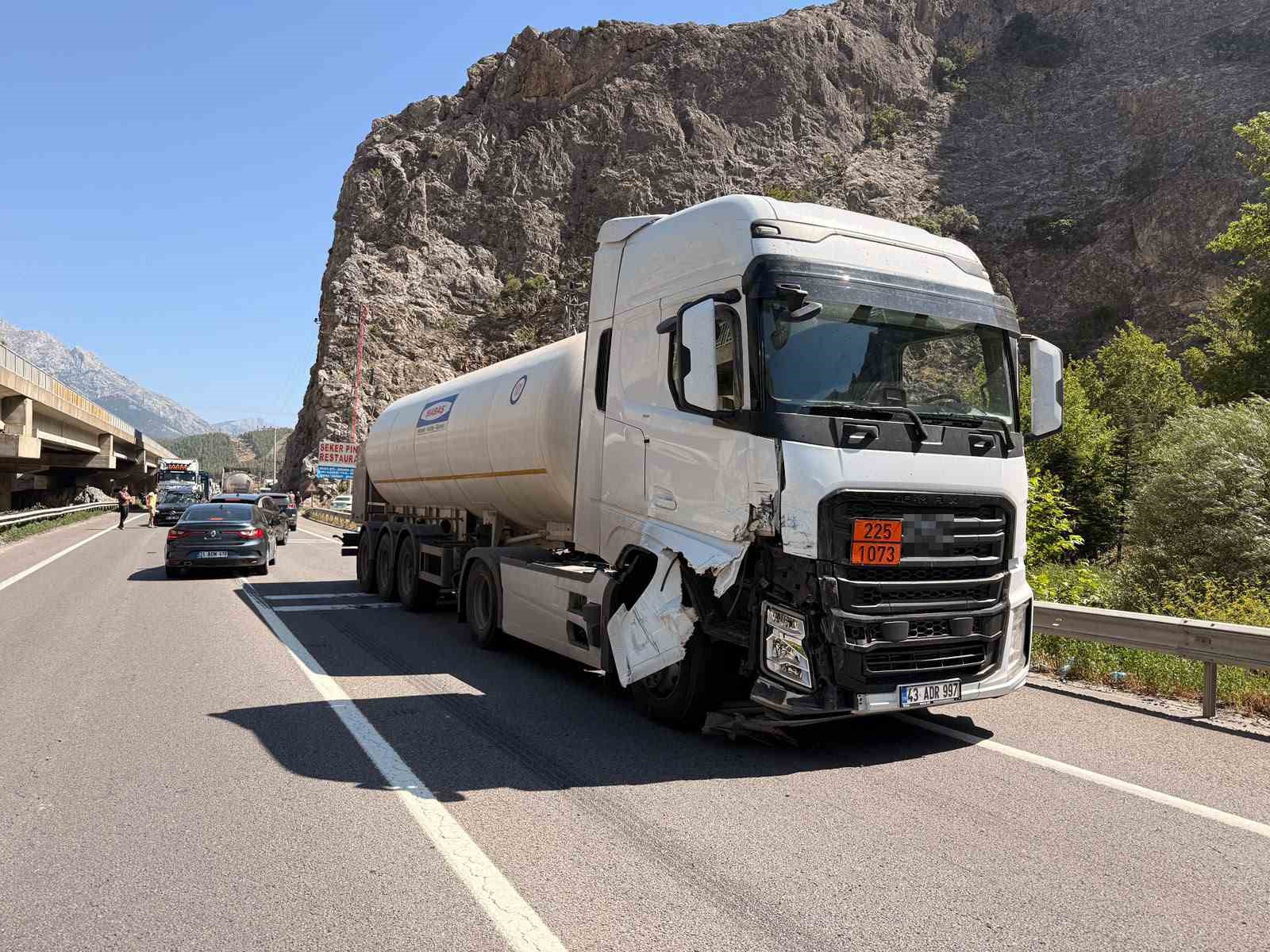 Adana’da cip ile tanker çarpıştı: 2 yaralı