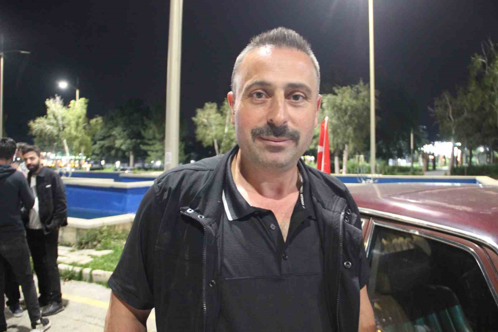 Klasik araçları Erzurum sokaklarında nostalji rüzgarı estirdi