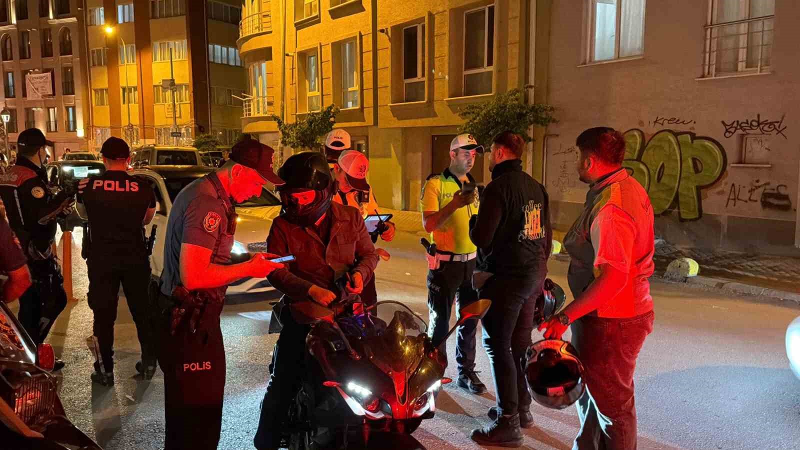 Genez Sokakta 5 araca 54 bin 492 lira para cezası yazıldı