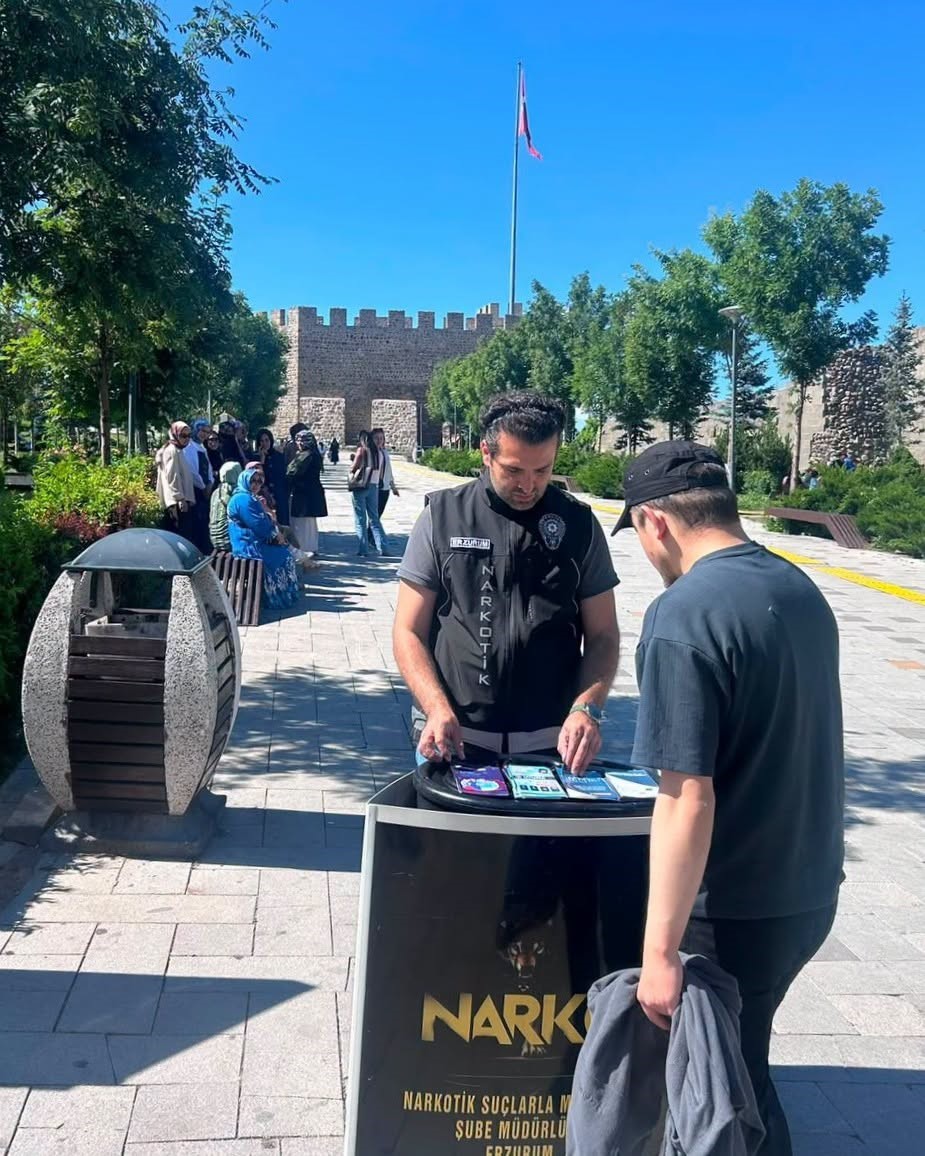 Erzurum Emniyet’inden net mesaj: "Uyuşturucuyla mücadelede bilinçli toplum, güçlü mücadele"