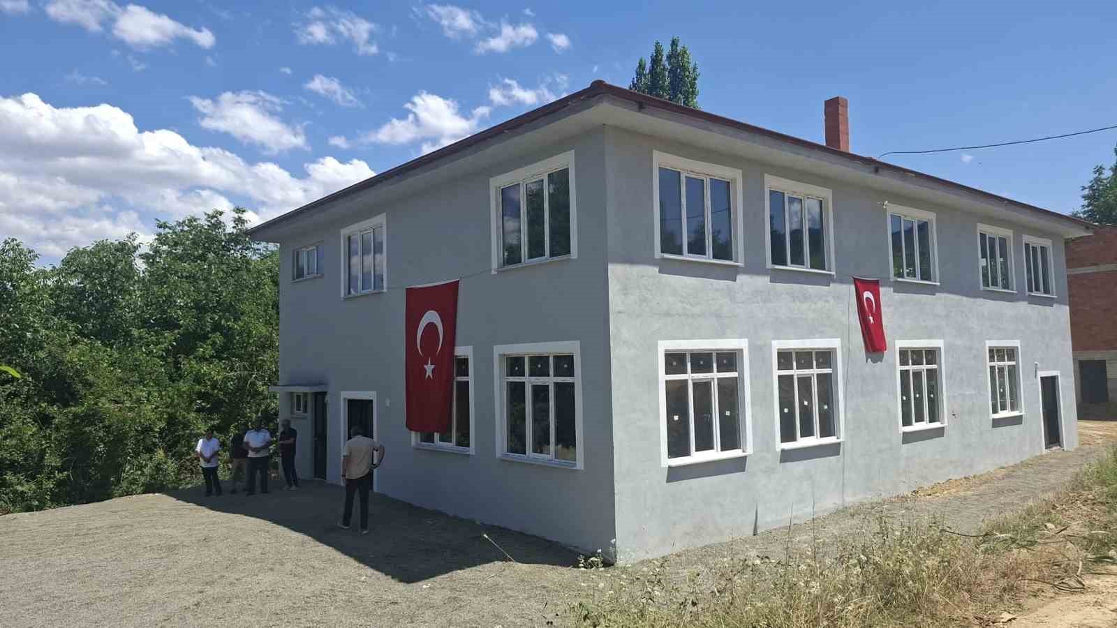Hisarcık Aşağı Yoncaağaç Köyü’nde Çok Amaçlı Salon açıldı ve hayır yemeği düzenlendi