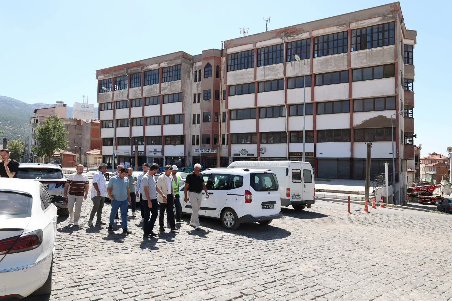 Başkan Tatık, Tavas’ta yürütülen çalışmaları sahada inceledi