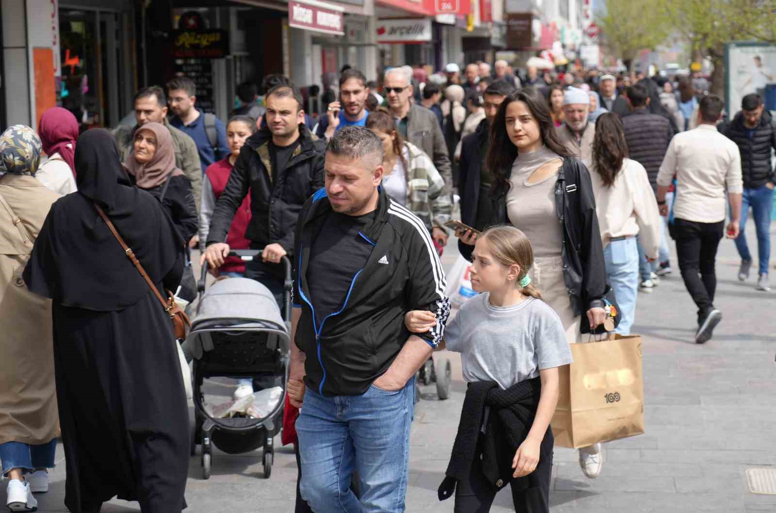 Erzincan&rsquo;da bayram alışverişi yoğunluğu yaşanıyor