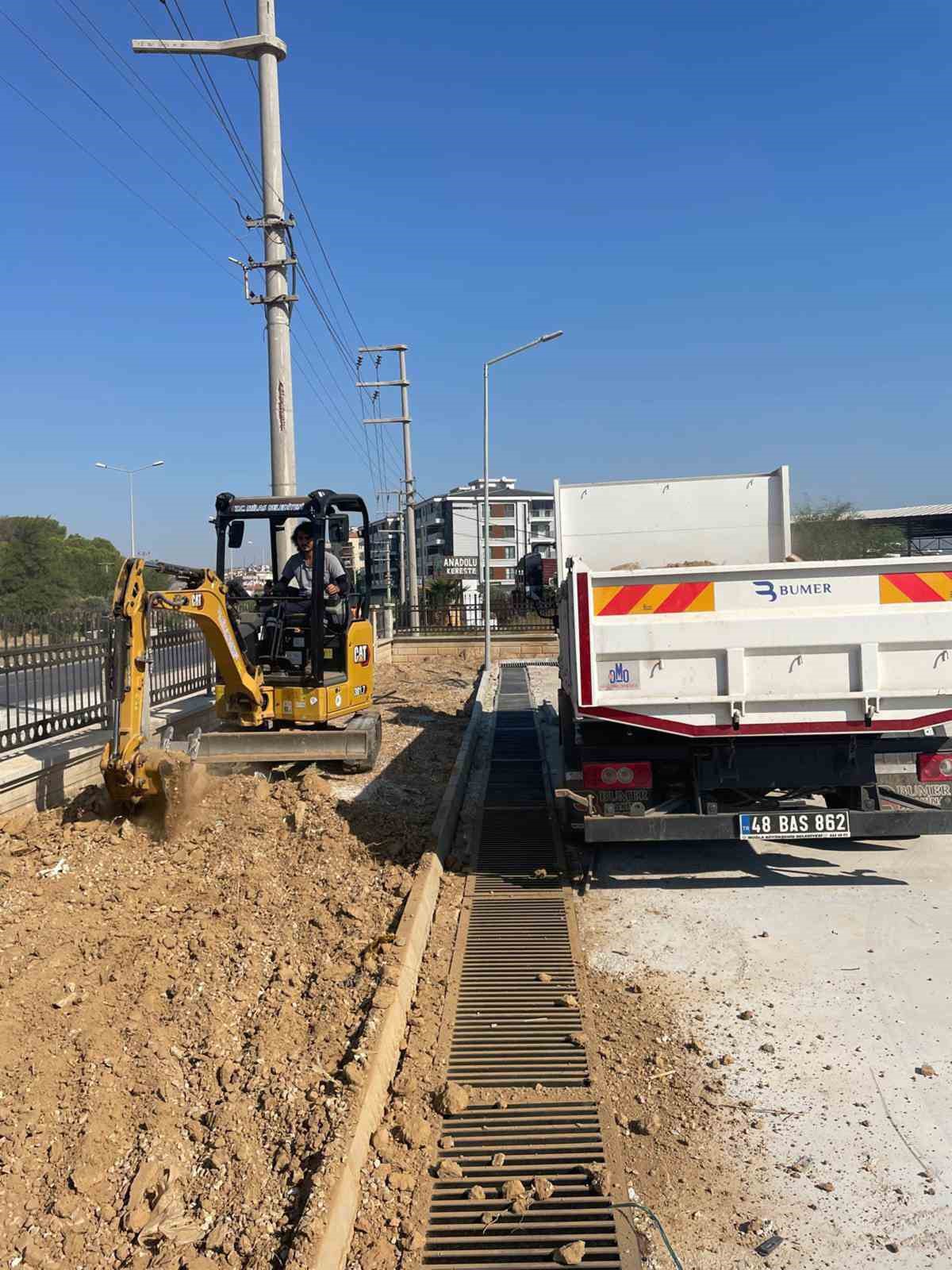 Kamu kurum ve kuruluşlarına Muğla B&uuml;y&uuml;kşehir&rsquo;den peyzaj desteği