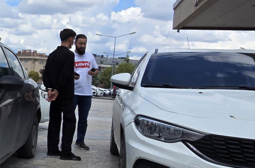 50 kilometre kaçan araçtan 20 bin adet uyuşturucu hap çıktı