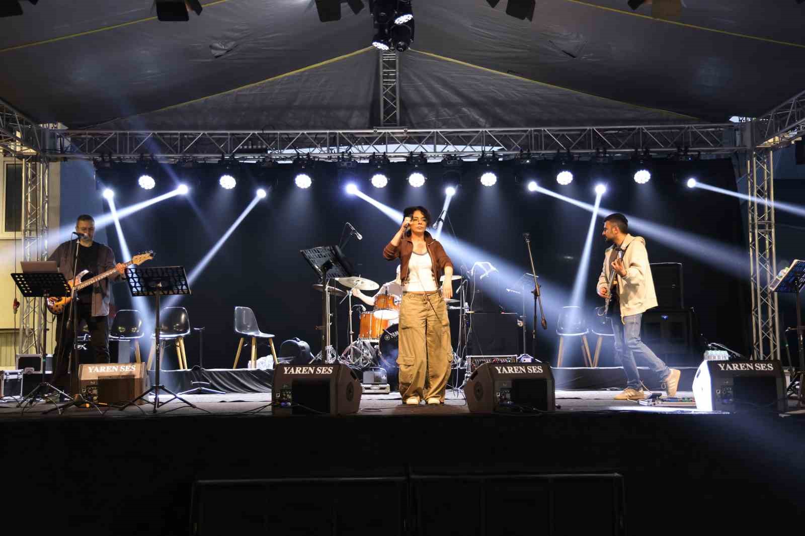 BEUN FEST 26&rsquo;da m&uuml;zik, gen&ccedil;lik ve coşku aynı sahnede buluştu