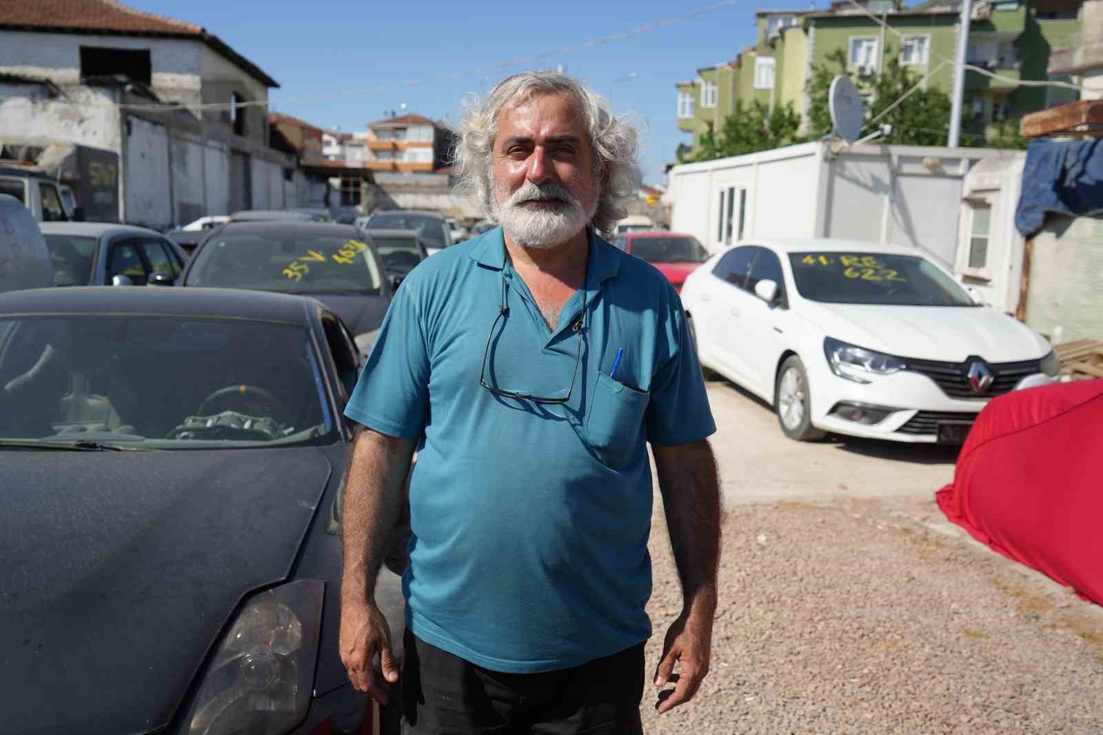 Otoparkta yer kalmadı, işletmeci isyan etti: "&Uuml;&ccedil;&uuml;ne beşine bakmadan teslim edeceğiz"