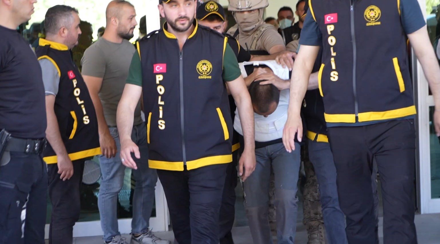Eşini odunla döverek öldüren şahıs yakalandı