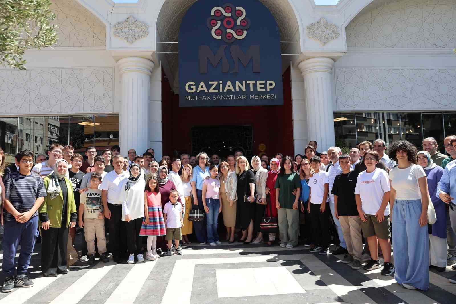 Şahin, Gazi Şehrin 2026 YKS ve LGS şampiyonlarıyla buluştu