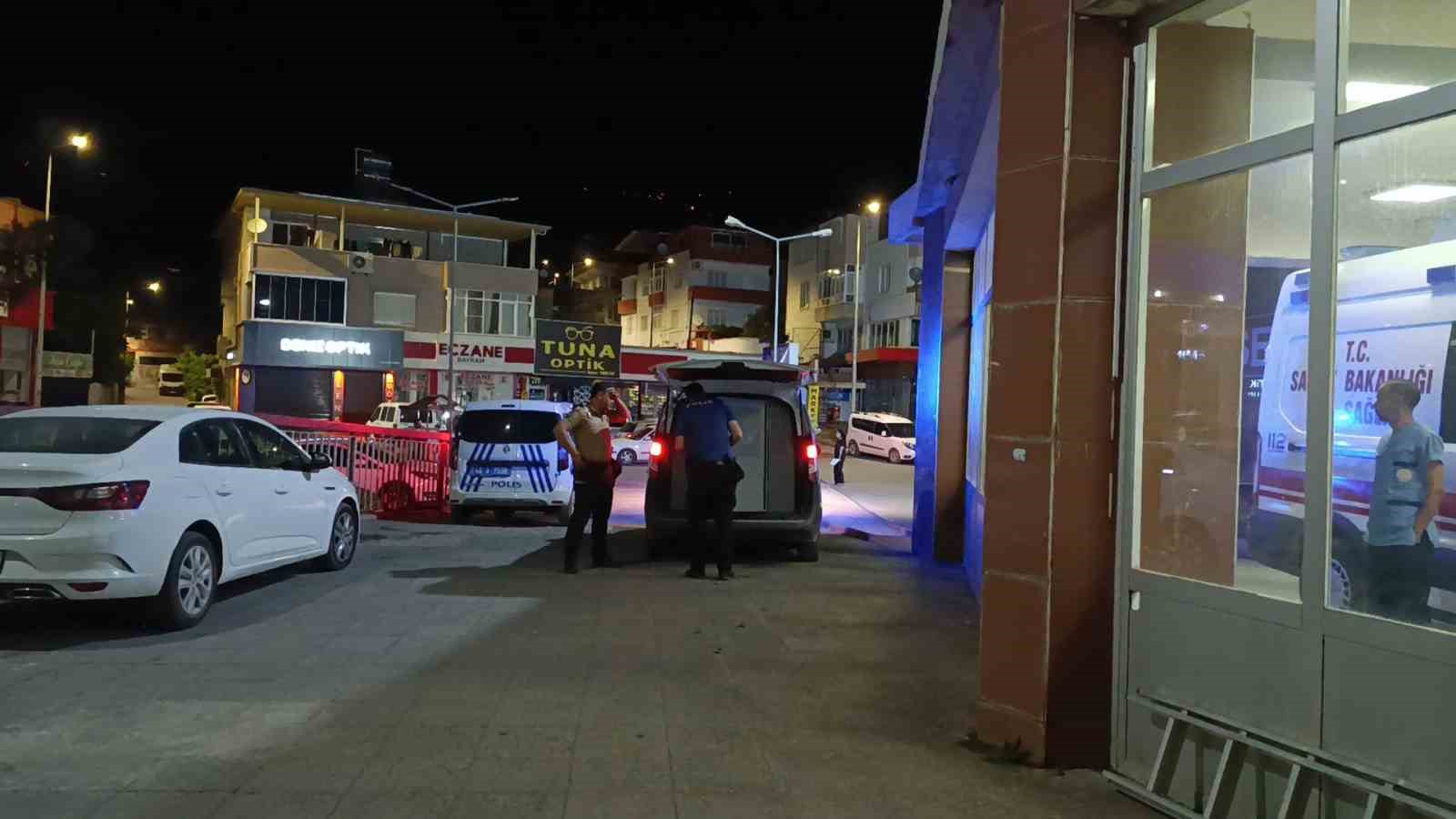 Babasını darp eden ağabeyini bı&ccedil;aklandı
