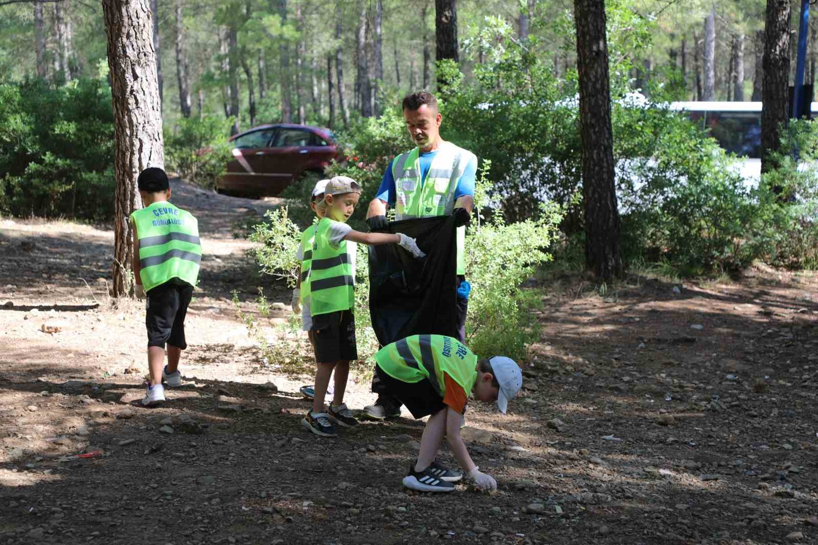 Ula G&ouml;let&rsquo;te miniklerden anlamlı temizlik etkinliği