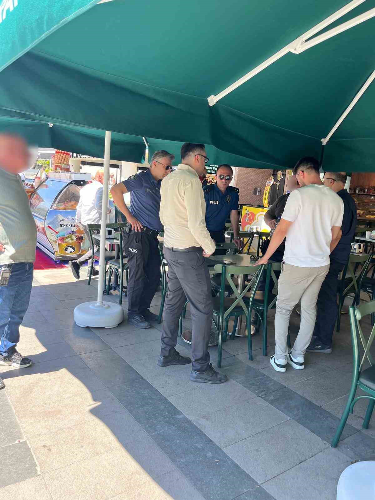 Bir külah dondurmaya 10 Euro talebiyle başlayan şikayet işletmeyi kapattırdı