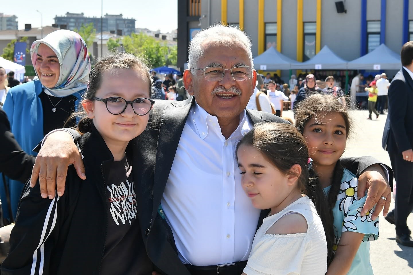 Başkan B&uuml;y&uuml;kkılı&ccedil;&rsquo;tan okullardaki bahar coşkusuna yakın ilgi