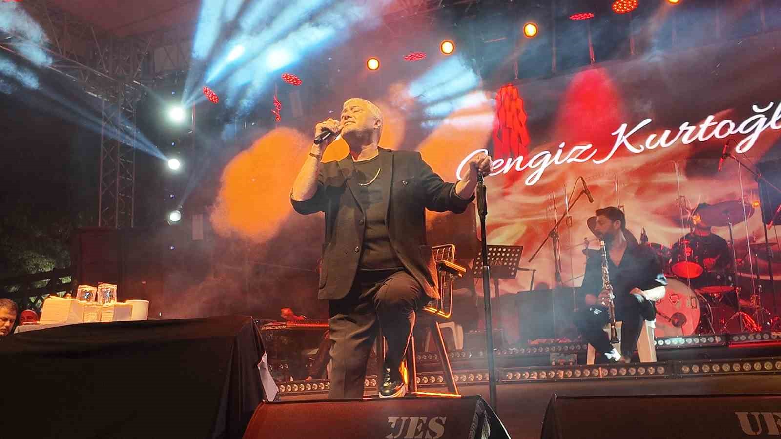 Gediz Tarhana Festivalinde Cengiz Kurtoğlu coşkusu