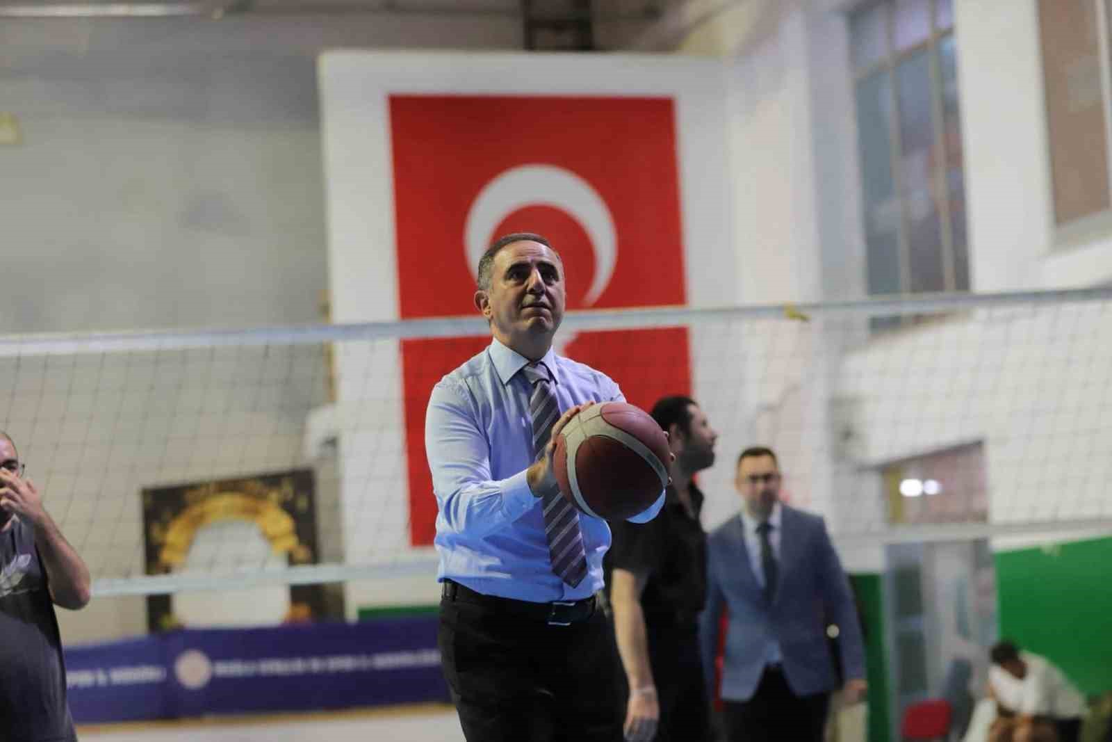Vali Yardımcısı Cehveroğlu, Uluslararası Gençlik Merkezi’nde inceleme yaptı