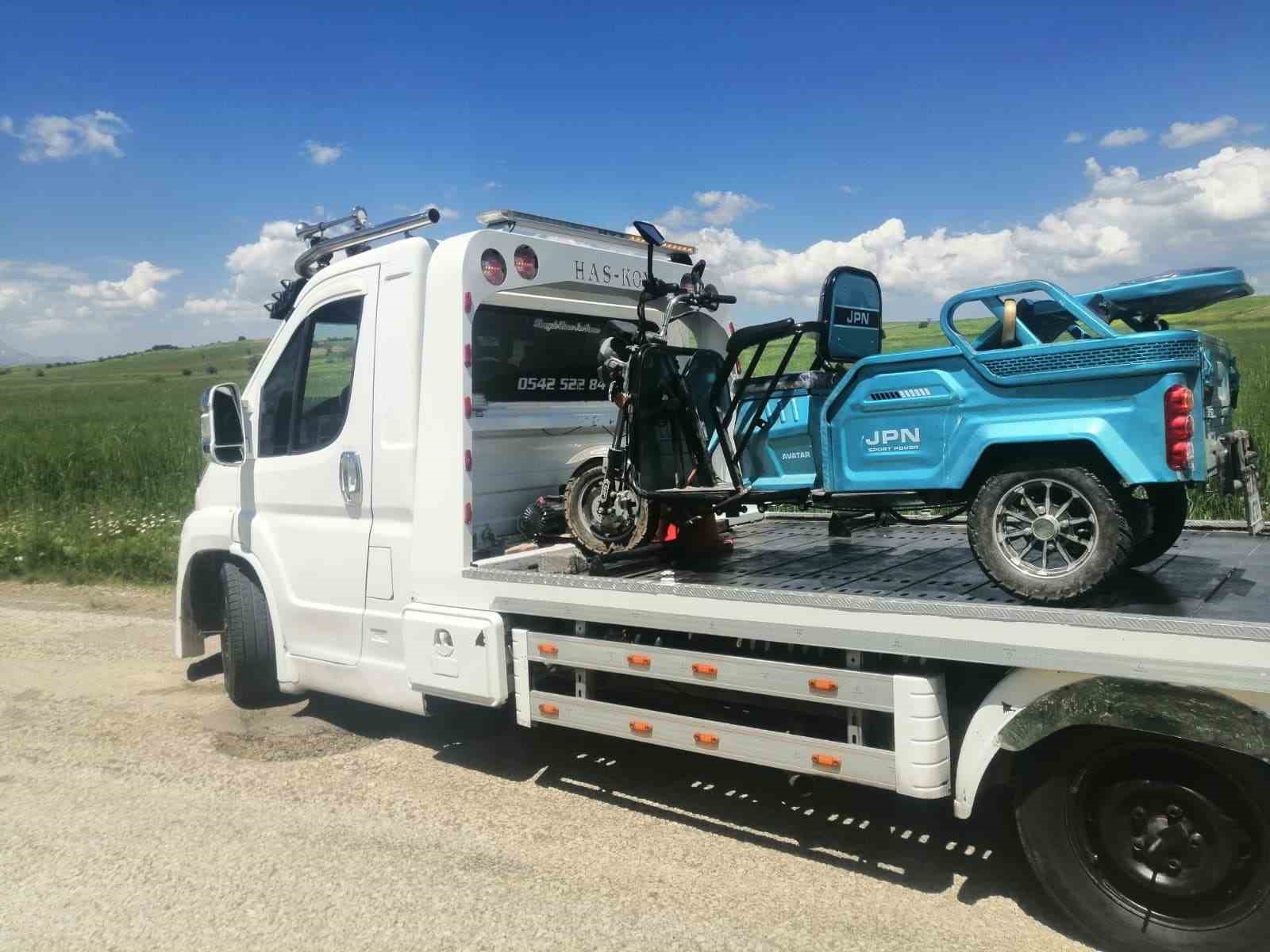 Eşini yolcu ettikten sonra d&ouml;n&uuml;ş yolunda kaza yapan yaşlı adam hayatını kaybetti