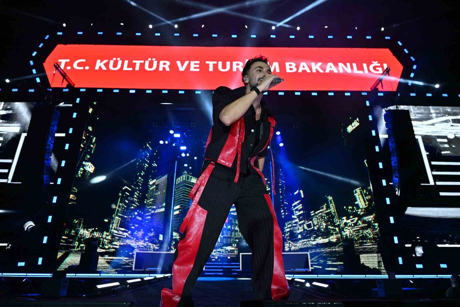 Sefo’nun şarkıları Erzurum’da yankılandı