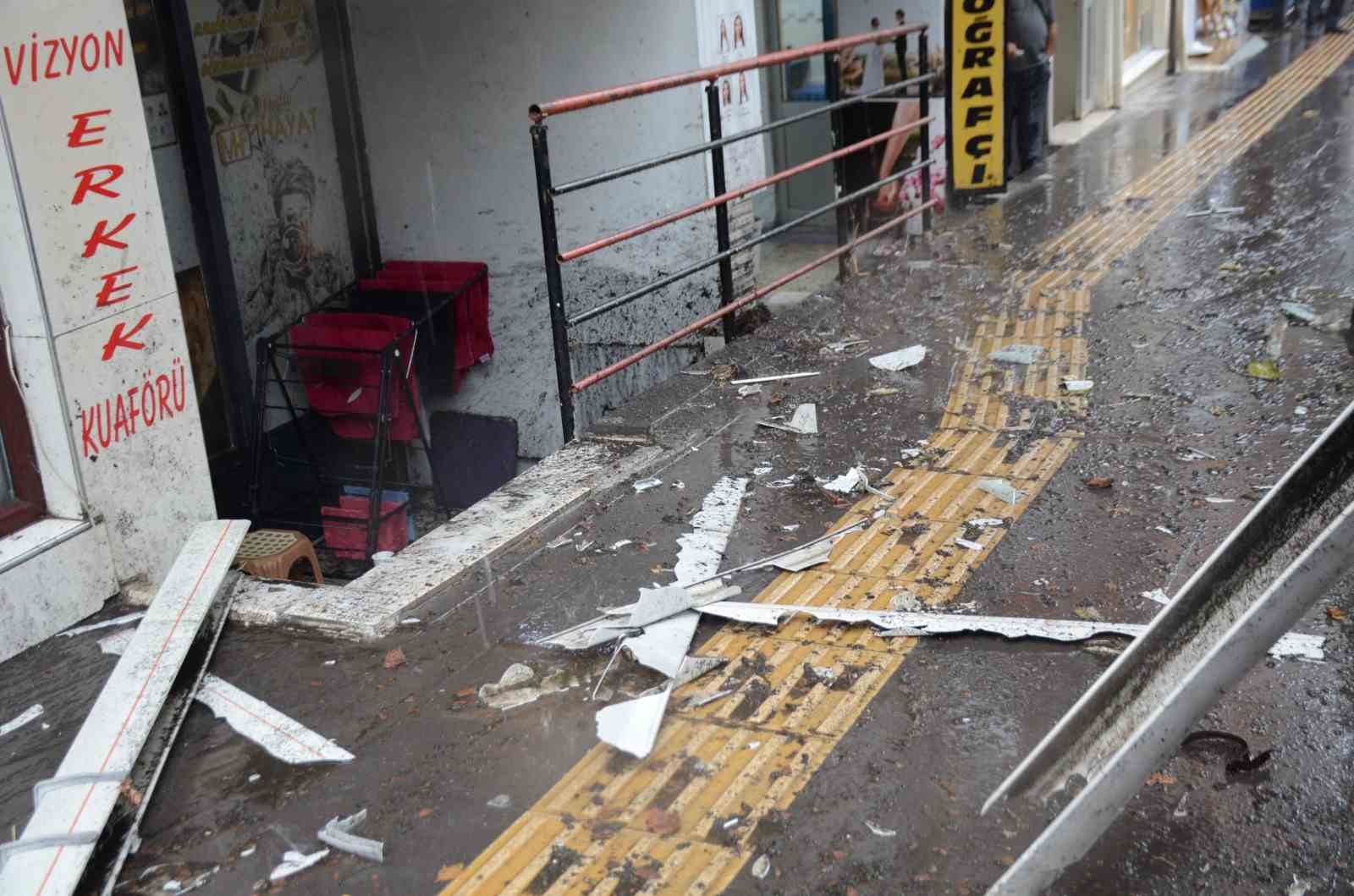 4’üncü kattan aşağı düştü, şans eseri ölen ya da yaralanan olmadı
