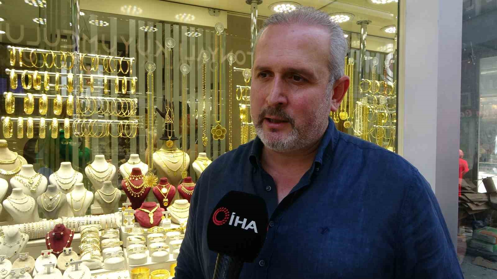 Kuyumcular altın fiyatlarındaki hareketliliğin piyasaya yansıyacağına düşünüyor